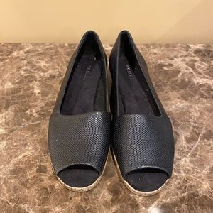 Aerosoles women’s breathable leather espadrilles